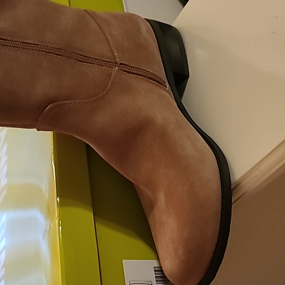 Boots - Picture 3 of 15